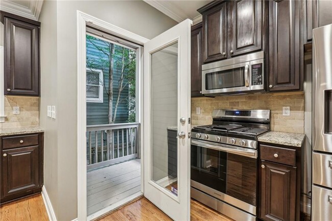 Building Photo - 737 St Charles Ave NE