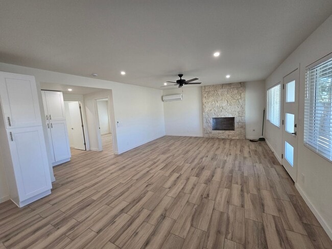 Building Photo - All Brand New!!