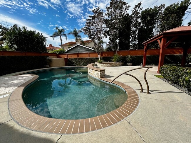 Building Photo - A home that has all the best of California Living!