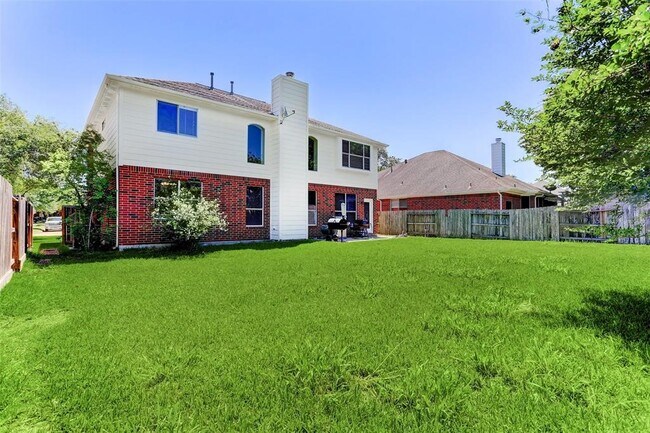 Building Photo - 8607 Saratoga Dr