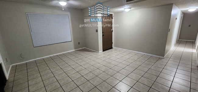 Building Photo - Discover Your Ideal Home: 3-Bed/2-Bath Apa...