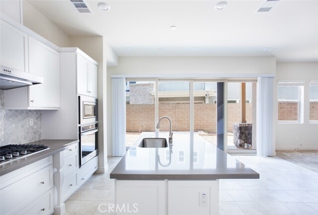 Building Photo - 198 Frame