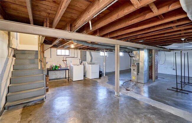 Building Photo - 3135 La Vista Dr