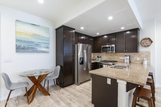 Building Photo - 327 Newbury Vista Ln