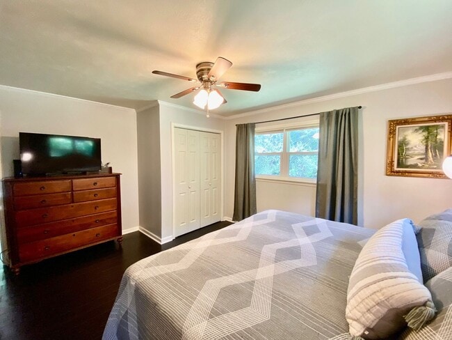 Building Photo - North AVL - Spacious Home with Large Yard and Outdoor Fireplace!