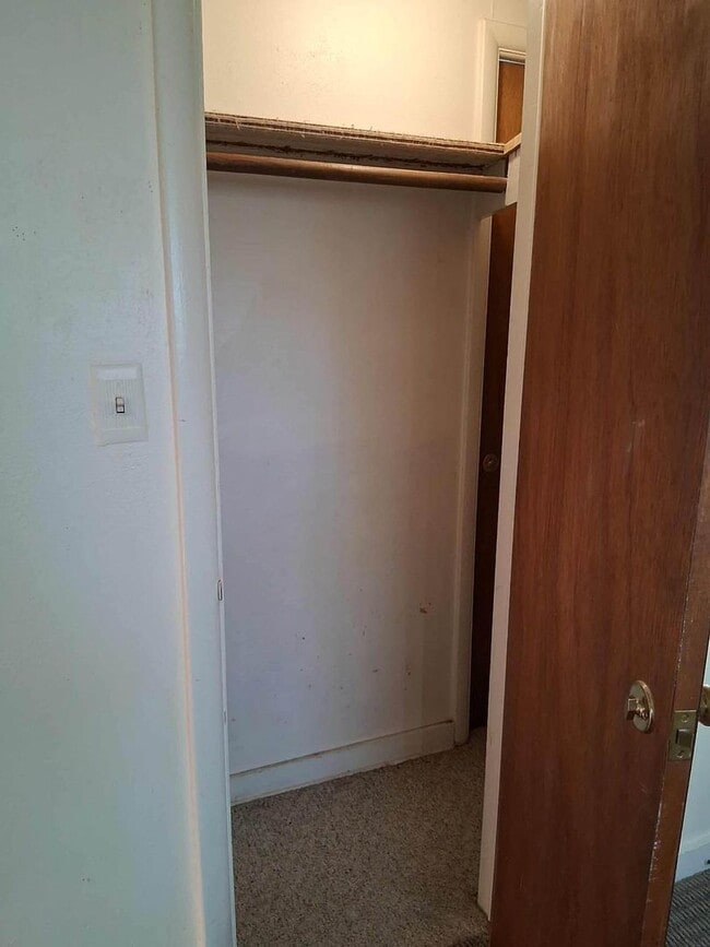 Building Photo - Small 2 bedroom 1 bath house