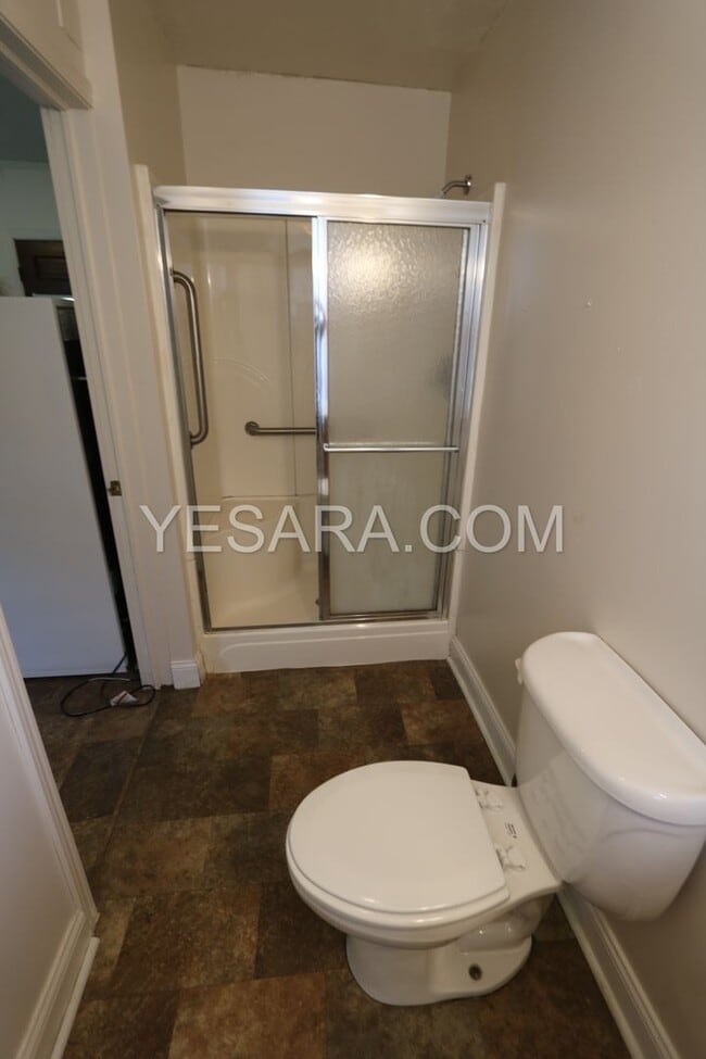 Building Photo - 2 Bedroom 2 Bath House