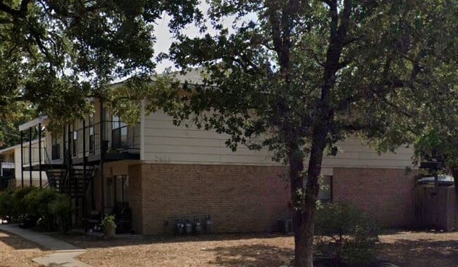 Building Photo - 2411 Pedernales Dr