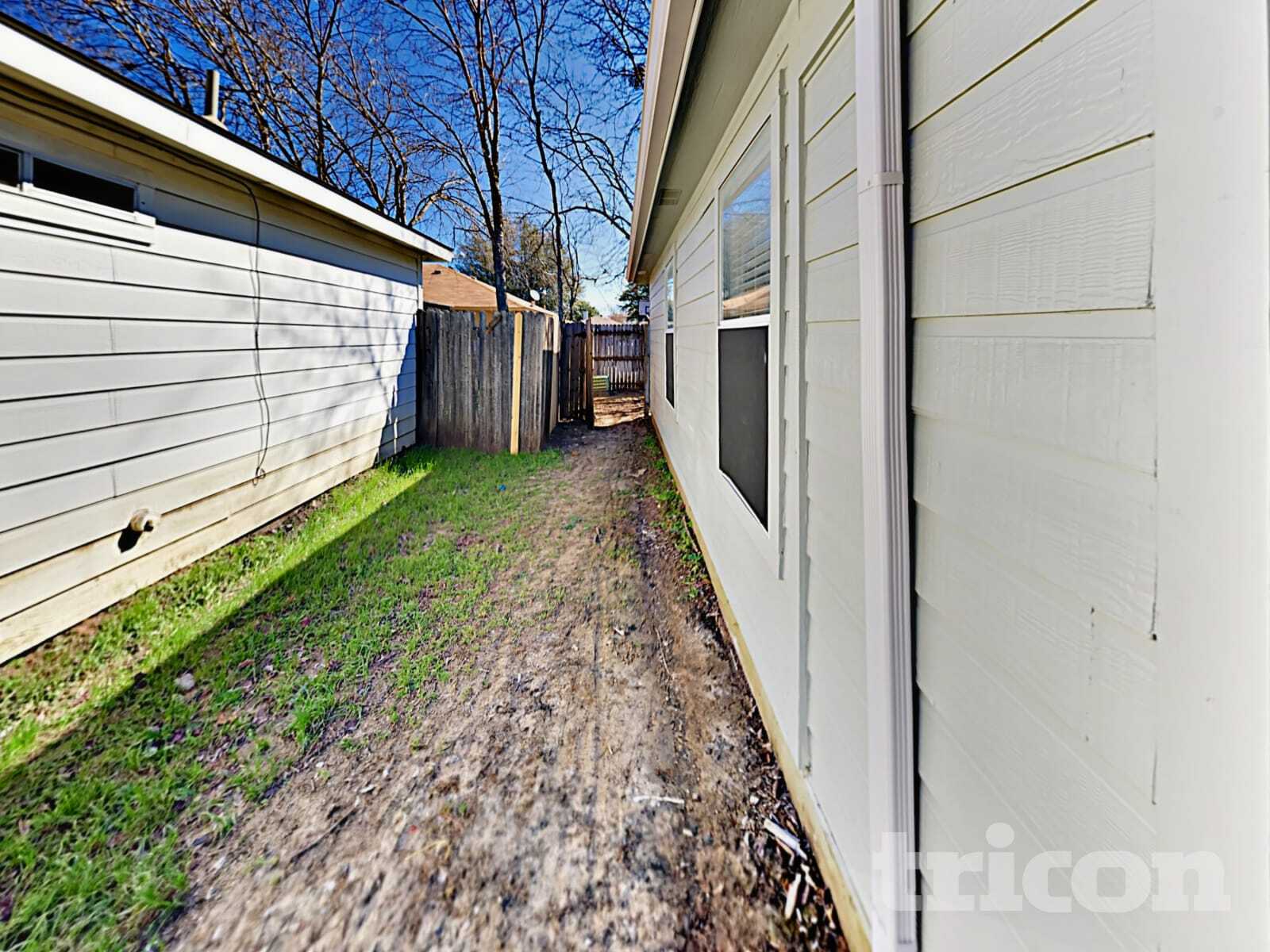 Building Photo - 10525 Flamewood Dr