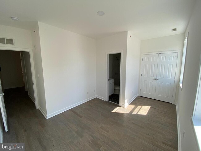 Building Photo - 528 N 34th St