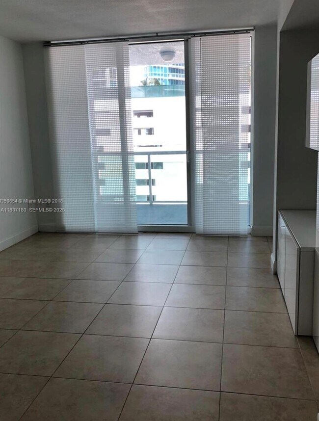 Building Photo - 520 NE 29th St