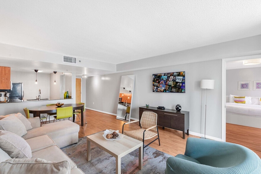 Building Photo - 1200 Brickell Bay Dr