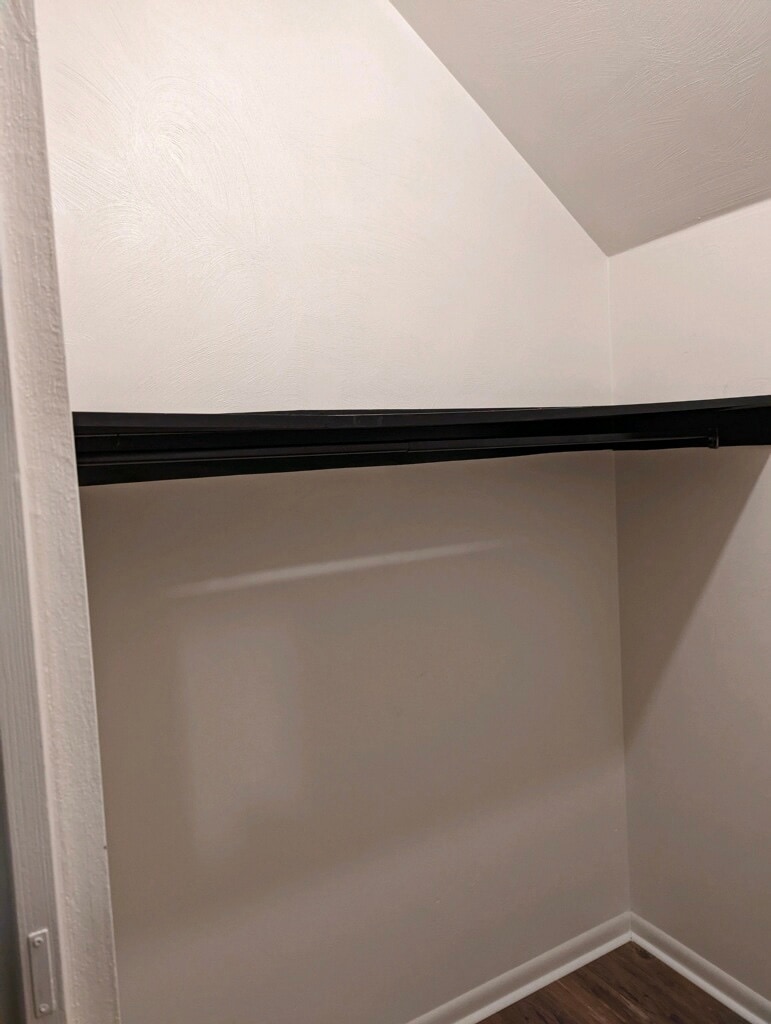 Building Photo - 672 Middle Ave