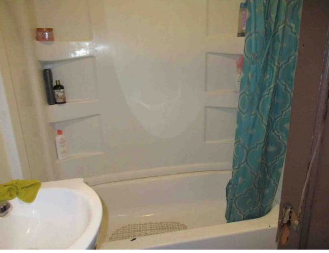 Building Photo - 618 W 22nd St