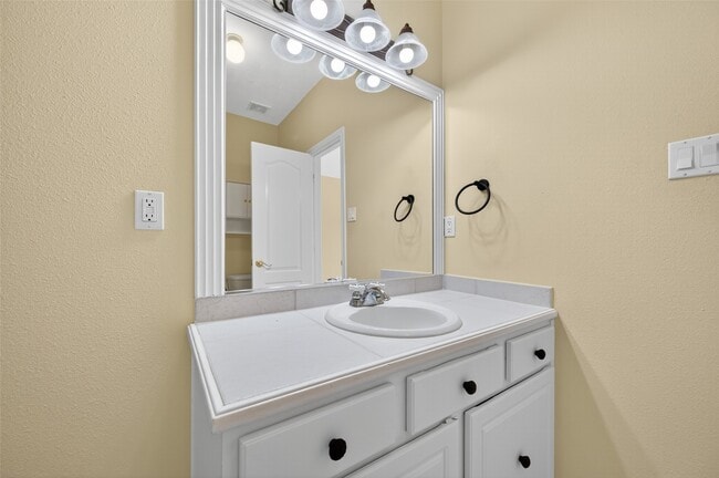 Building Photo - 16 Regency Pt