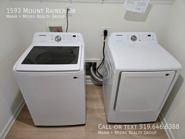 Building Photo - 1593 Mount Rainer Dr