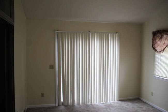 Building Photo - Available Now!- 2 Bedroom Condo In Davison