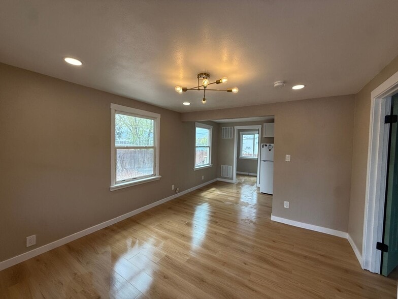 Building Photo - 39 Sunflower Rd