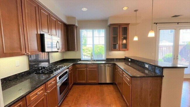 Building Photo - Concord Beautiful 4 bedroom 2.5 bathroom h...
