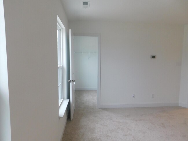 Building Photo - 7037 Leire Ln