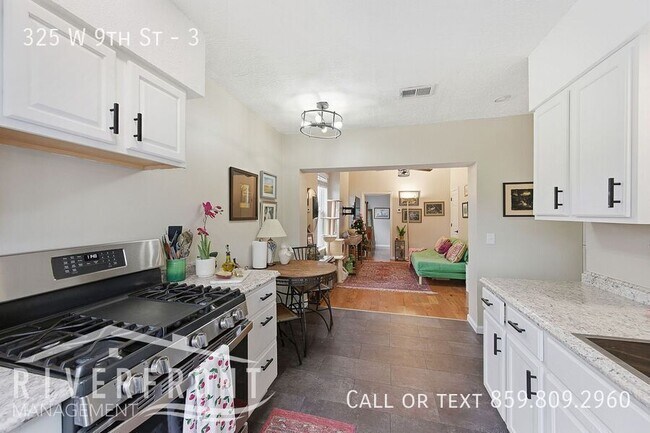 Building Photo - 325 W 9th St