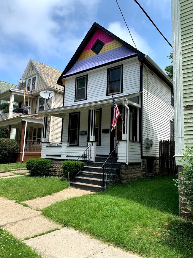 Exterior - 39 Congress St