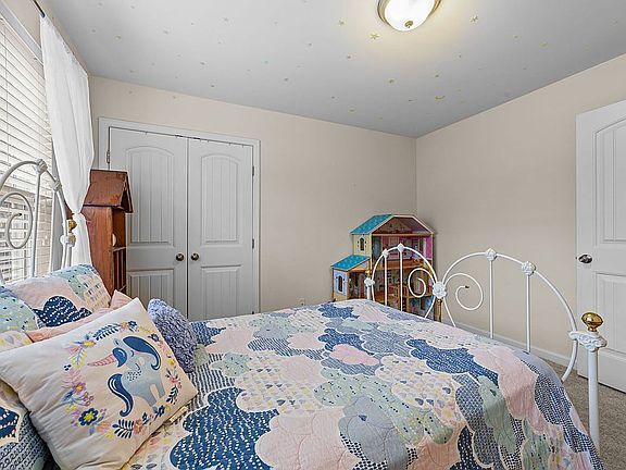 Building Photo - 59 Greenfield Ln