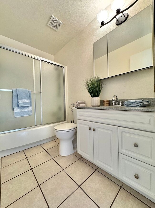 Building Photo - 2 bedroom apartment