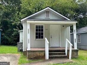 Building Photo - 104 Foch St