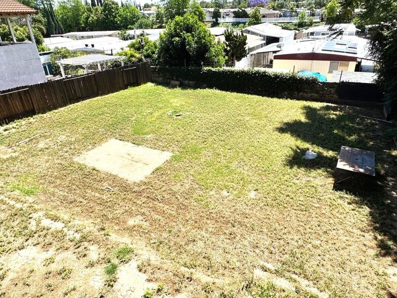 Building Photo - 728 5th Ave