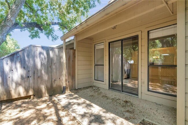 Building Photo - 7211 Lakewood Dr
