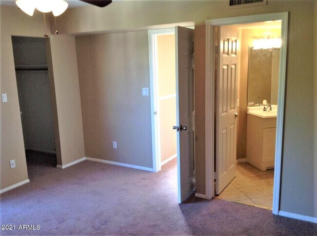 Building Photo - 4224 W Calavar Rd