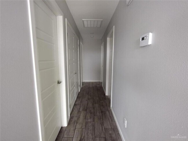 Building Photo - 2012 Summerland Ln