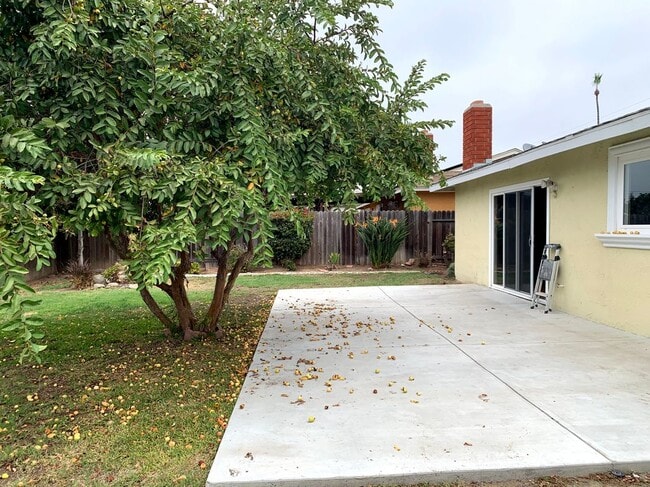 Building Photo - 4917 Roja Dr