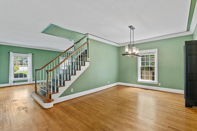 Building Photo - 710 Woodcreek Ct