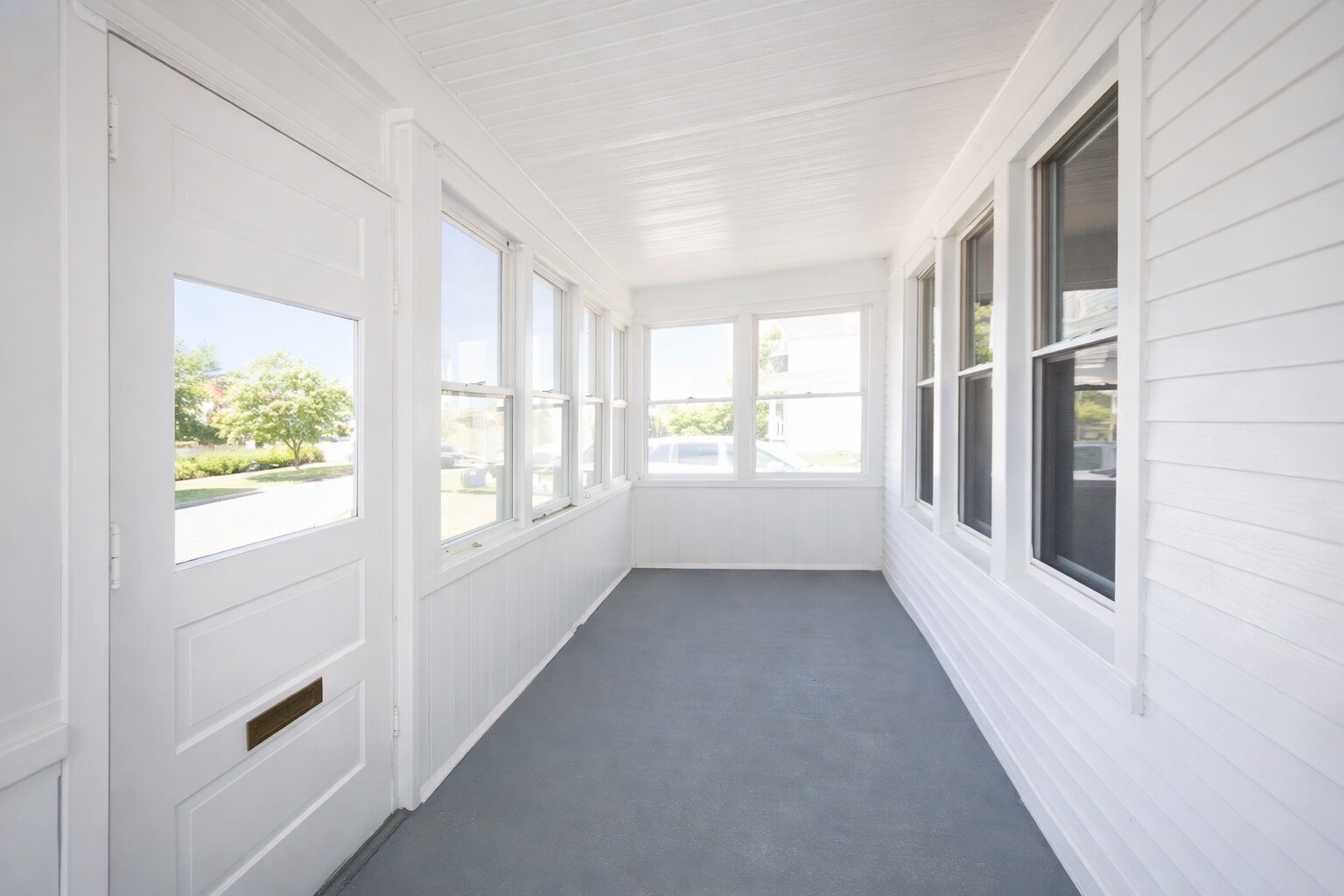 Building Photo - 322 Pierce St N