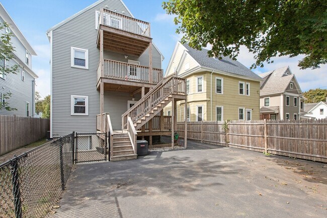 Building Photo - 62-64-64 Edson St