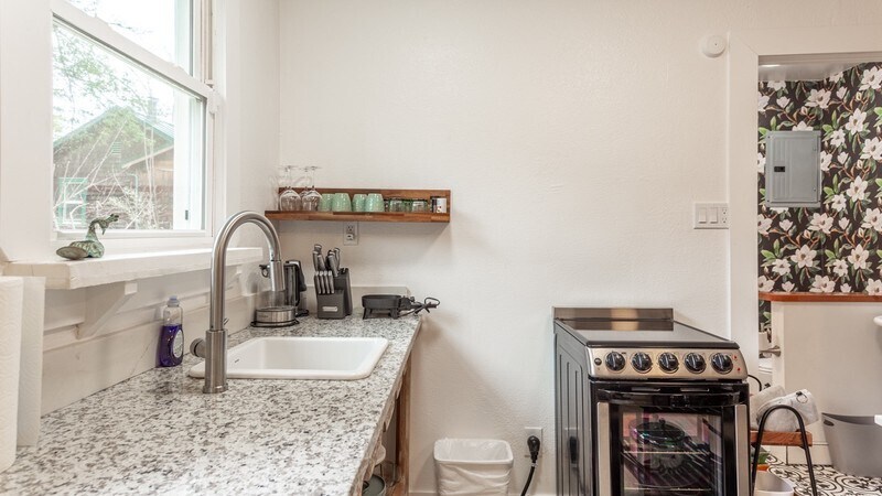 Building Photo - 6010 Cazadero Hwy