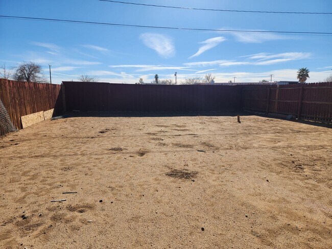 Building Photo - Beautiful , open floor plan 2 bedroom /  1 bathroom unit