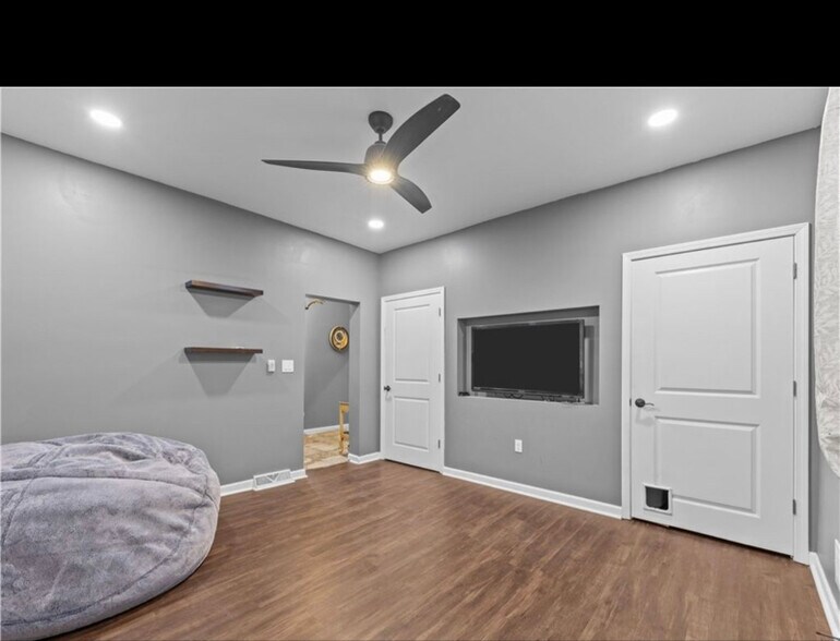Building Photo - 376 Maple Ave