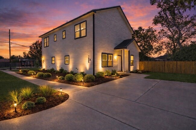 Building Photo - 7989 Sunbury St