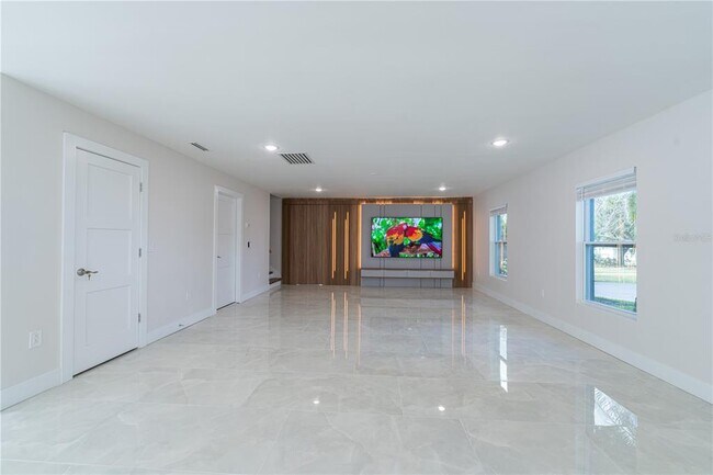 Building Photo - 2721 Ingeborg Ct