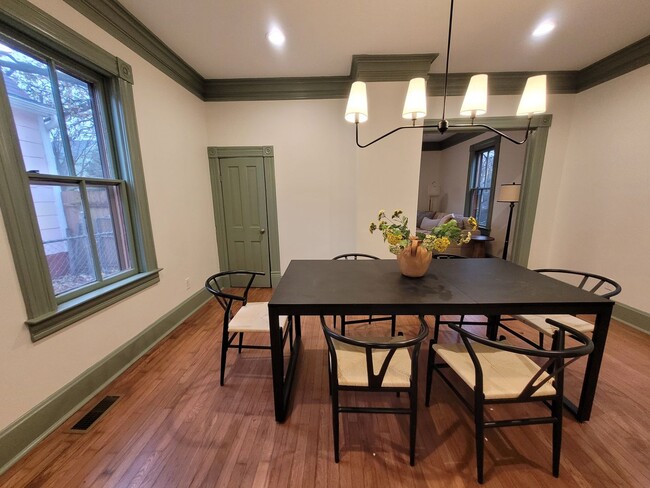 Building Photo - Beautifully renovated home in the highly d...