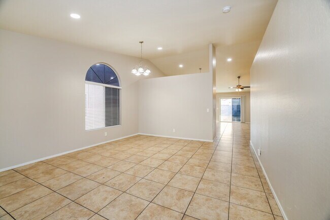 Building Photo - 2904 W Sunland Ave