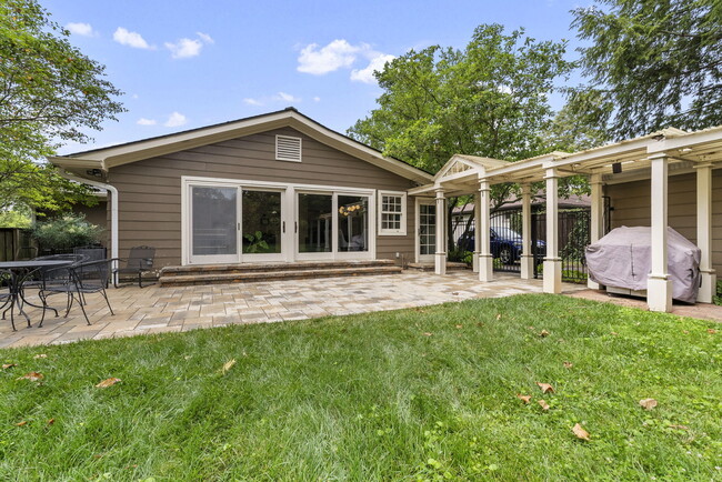 Building Photo - 309 Greenbriar Rd
