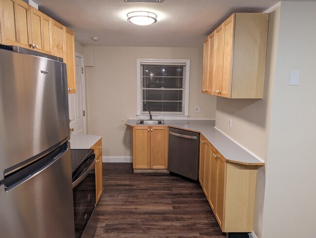 Building Photo - 41 May St