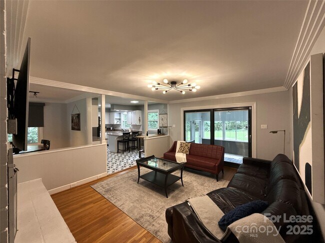 Building Photo - 1600 Paddock Cir