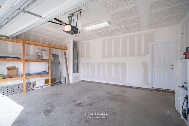 Building Photo - 8753 Bradfield Dr