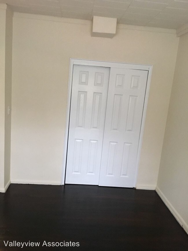 Building Photo - 15 W Funston Ave