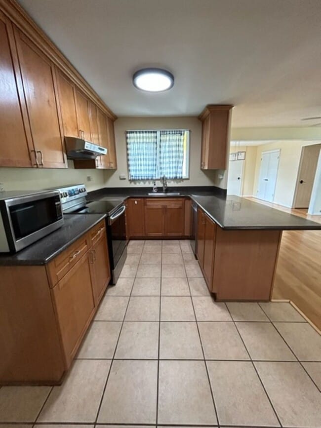 Building Photo - Available on 12/16/25, spacious 1570 sq ft, 3 Bedrooms, 2 Baths, 2 Car Garage Single-Family Home ...